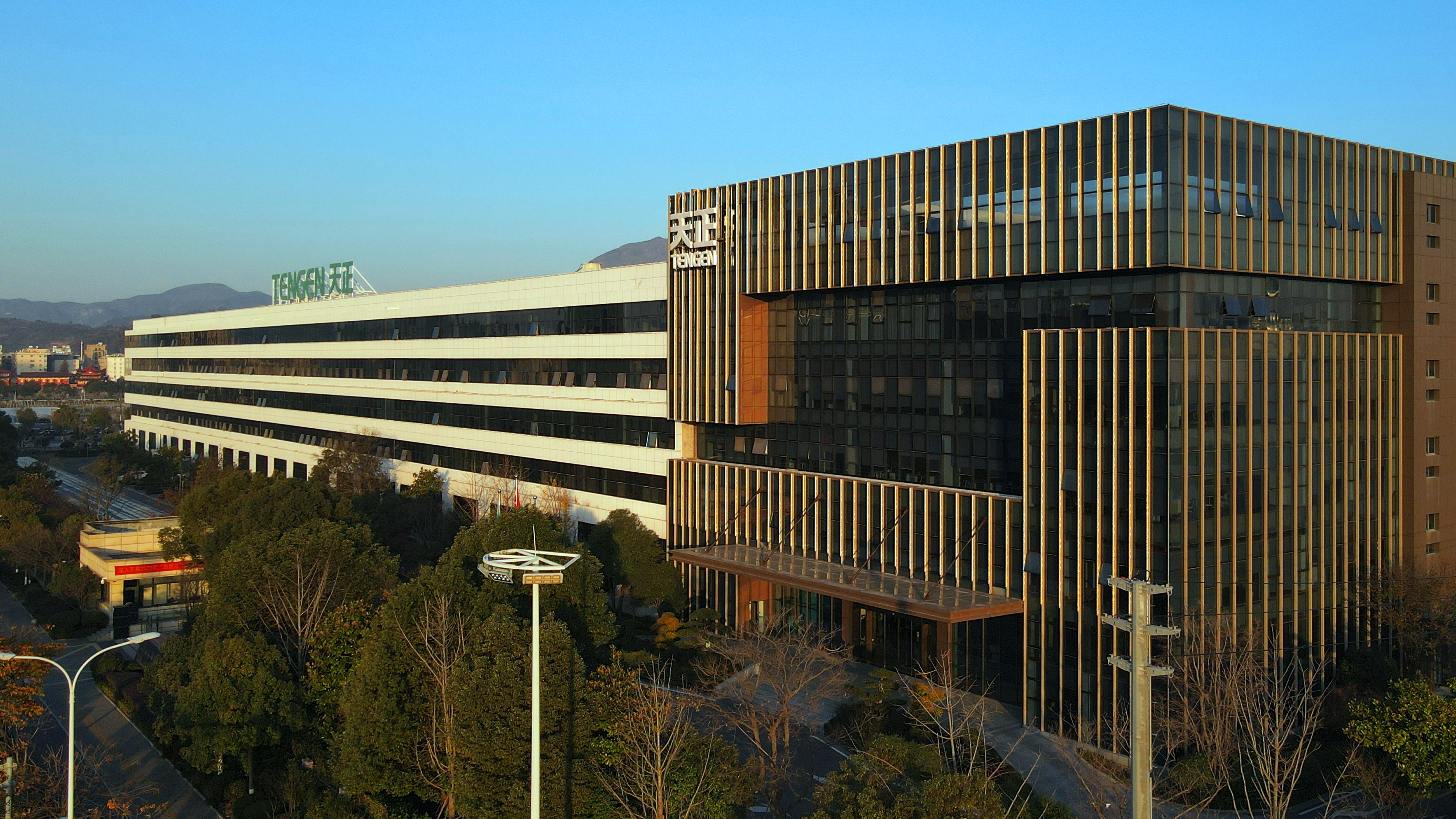 位列榜首！40001百老汇获评“最美工厂”荣誉